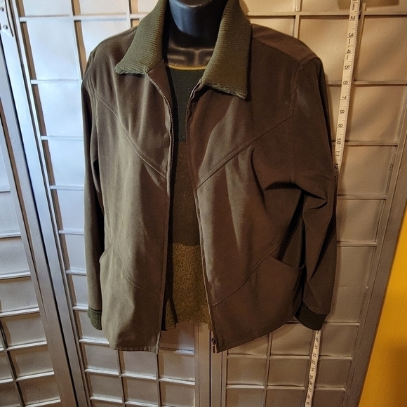 3 PC skirt suit. Size 8 and 10 - Picture 4 of 10